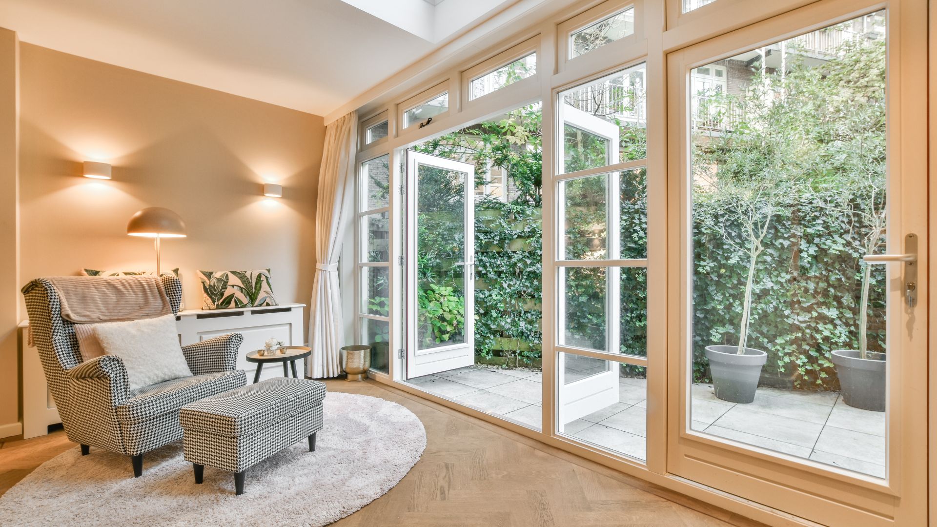 A living room filled with furniture and lots of windows